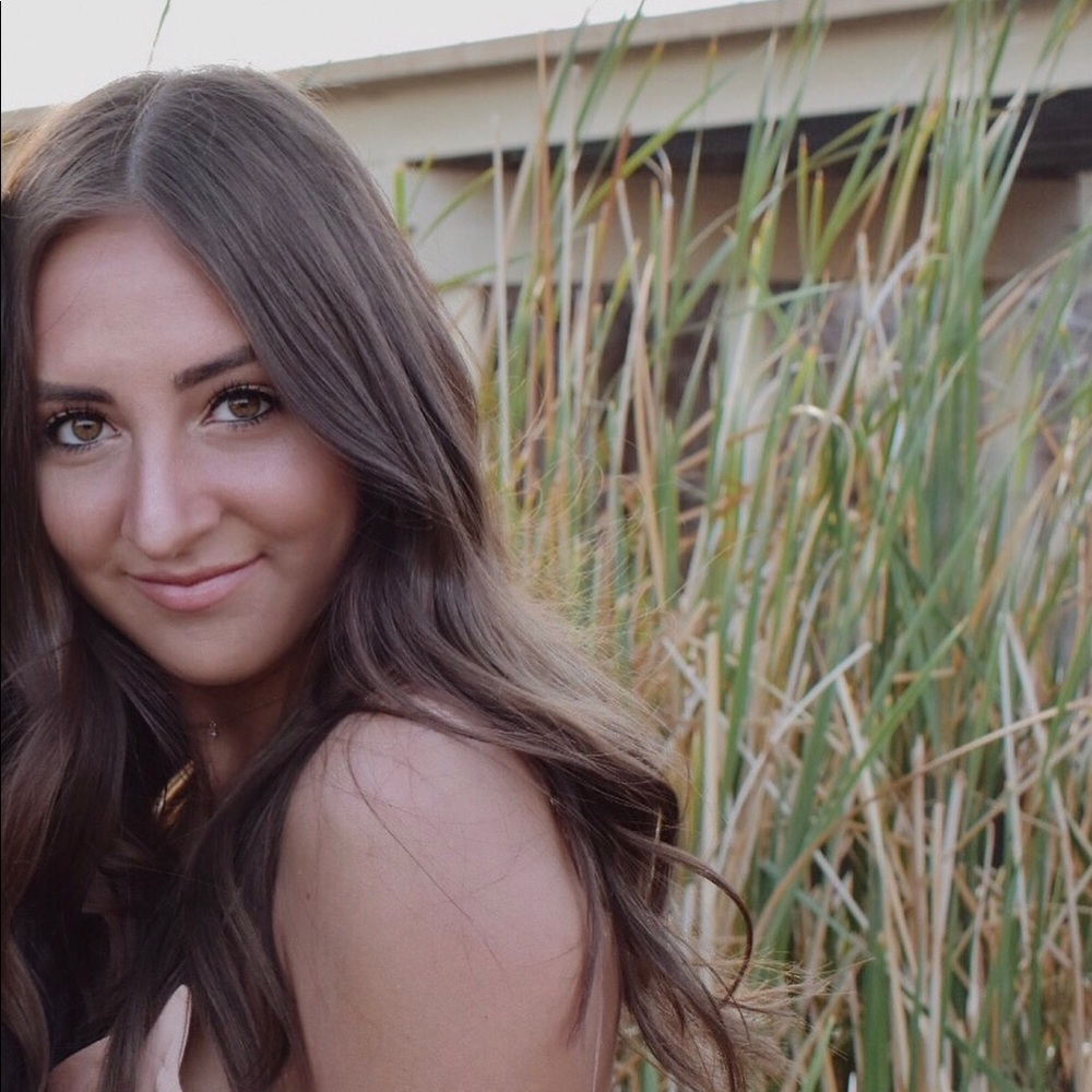 Meet Your Posher, Olivia